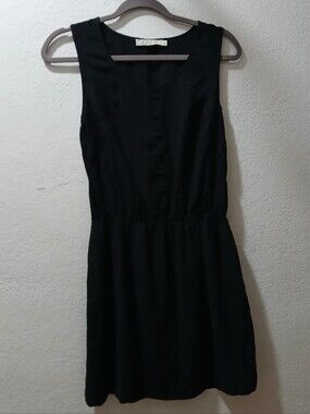 New Chloe K size M Black Sleeveless Button-Front Dress